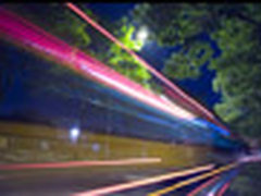 【每日一图】看那些穿过夜空的流光