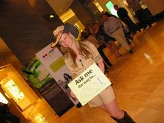 一口气看完佩服你 直击CES雷人showgirl