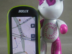 3英寸彩色大屏 Holux GM130手持GPS亮相