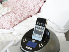 保证睡眠质量 JBL On Time Micro音箱
