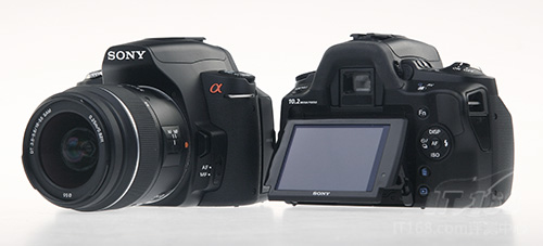 索尼a230/a330都没有明显突起的手柄,减小了机身体积
